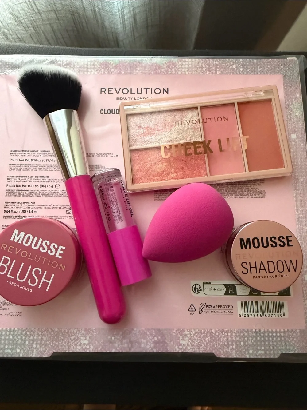 Makeup Revolution cloud blush and go gift set brand new in box